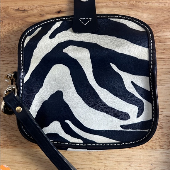 Dooney & Bourke Black and White Clutch - Picture 3 of 4